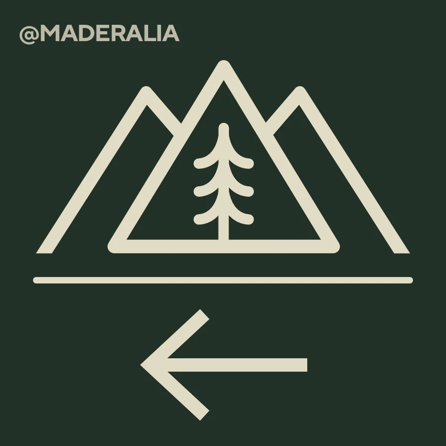 Señal de orientación con el logo oficial de Maderalia y una flecha indicadora